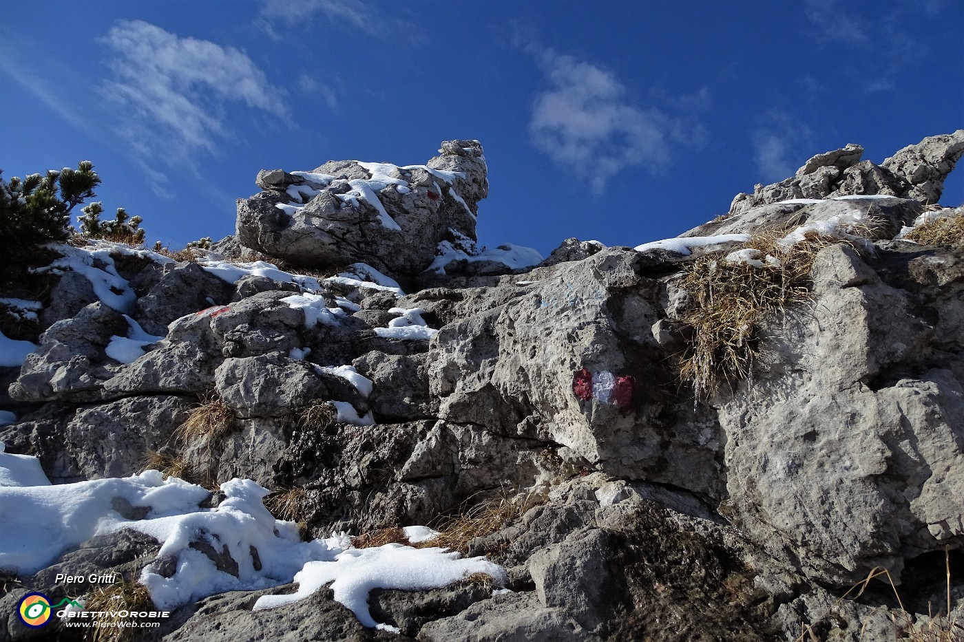 70 Facile passaggio su roccette, evitando ghiaccetto vetrato.JPG